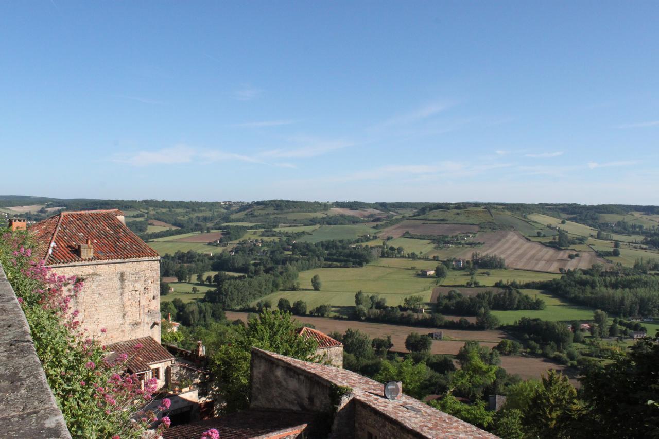 D'Ici Et D'Ailleurs Bed & Breakfast Cordes Sur Ciel Oda fotoğraf